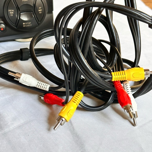 Panasonic VCR player &VHS tapes movies bundles - Picture 10 of 16